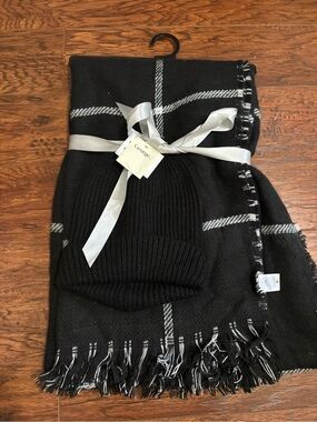 George Black & White Plaid Scarf and Toque Set